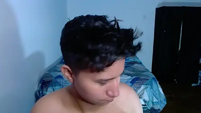 Snapshot of Aleja_rs chatting on 03/19/26, 05:22 Aleja rs online show from 03/19/26, 05:22