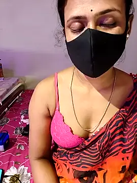 Snapshot of Lena_mahiyaa chatting on 05/12/26, 04:20 Lena mahiyaa online show from 05/12/26, 04:20