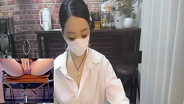 Snapshot of Latte-01 chatting on 04/17/26, 02:58 Latte-01 online show from 04/17/26, 02:58