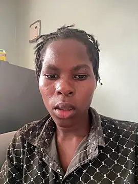 Snapshot of vvhffrd chatting on 03/24/26, 12:43 vvhffrd online show from 03/24/26, 12:43