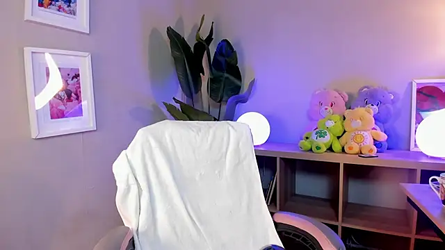 Snapshot of _EmilyRouge_ chatting on 03/23/26, 03:32 EmilyRouge online show from 03/23/26, 03:32