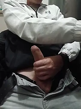 Skinboy06 online show from 04/19/26, 08:11