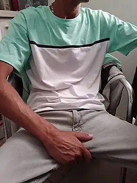 Snapshot of Skinboy06 chatting on 07/15/26, 10:42 Skinboy06 online show from 07/15/26, 10:42