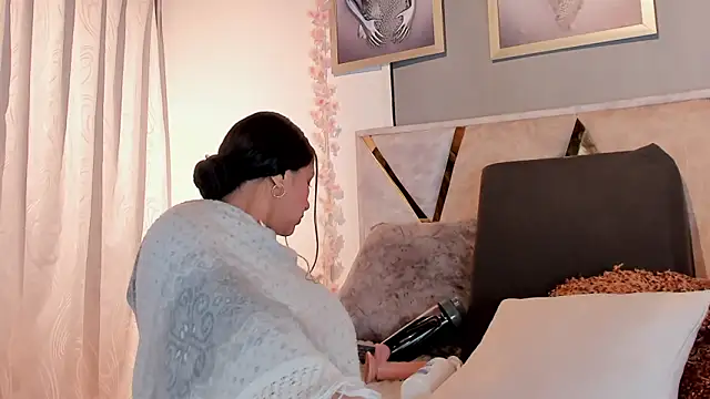 Snapshot of Mrs_Daniels chatting on 04/07/26, 12:33 Mrs Daniels online show from 04/07/26, 12:33