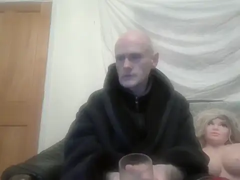 Snapshot of Useless_Wanker chatting on 03/28/26, 03:17 Useless Wanker online show from 03/28/26, 03:17