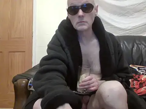 Snapshot of Useless_Wanker chatting on 03/31/26, 12:56 Useless Wanker online show from 03/31/26, 12:56