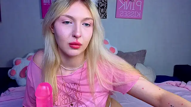 Snapshot of BlondieSummer chatting on 05/07/26, 04:34 BlondieSummer online show from 05/07/26, 04:34