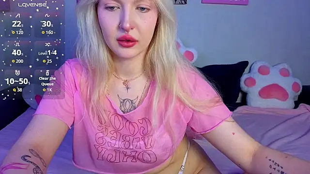 Snapshot of BlondieSummer chatting on 05/23/26, 03:38 BlondieSummer online show from 05/23/26, 03:38