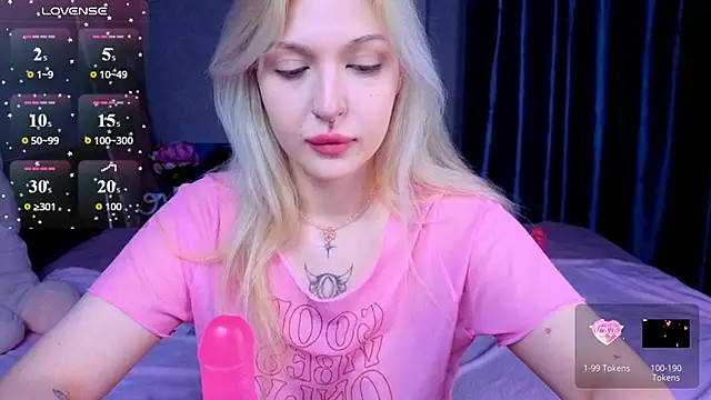 Snapshot of BlondieSummer chatting on 06/20/26, 05:38 BlondieSummer online show from 06/20/26, 05:38