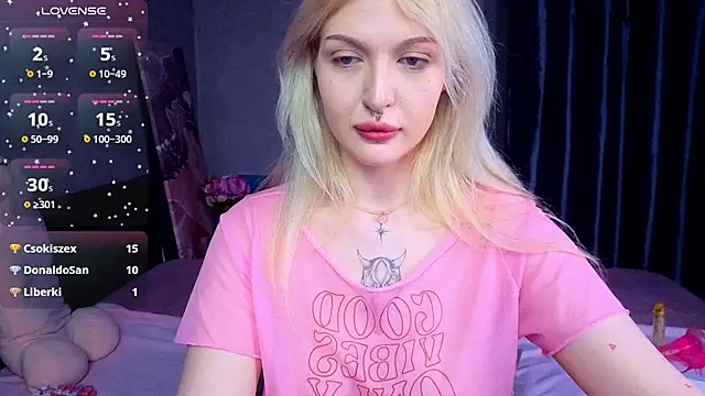Snapshot of BlondieSummer chatting on 07/21/26, 08:11 BlondieSummer online show from 07/21/26, 08:11