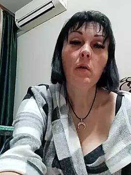 HelgaDennis online show from 04/23/26, 08:33