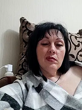 Snapshot of HelgaDennis chatting on 05/17/26, 06:37 HelgaDennis online show from 05/17/26, 06:37