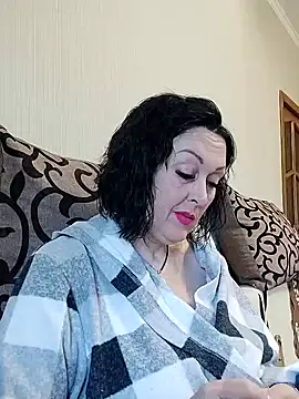 Snapshot of HelgaDennis chatting on 06/17/26, 04:04 HelgaDennis online show from 06/17/26, 04:04