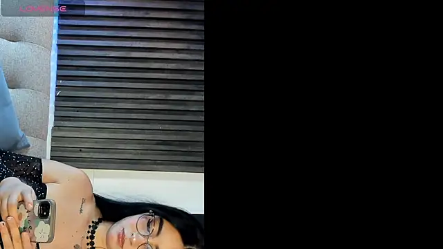  emily gilll  online show from 03/27/26, 08:08