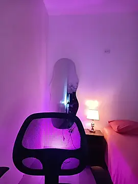 Snapshot of SalomeFire chatting on 06/18/26, 04:00 SalomeFire online show from 06/18/26, 04:00