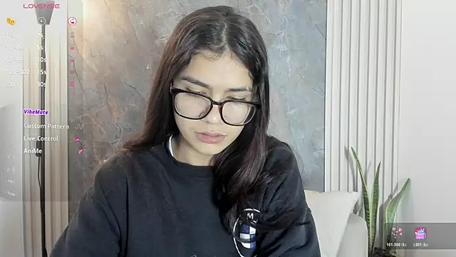 Snapshot of alina_sauvage chatting on 06/06/26, 12:10 alina sauvage online show from 06/06/26, 12:10