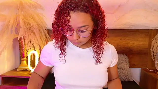 lara curly online show from 04/13/26, 10:10