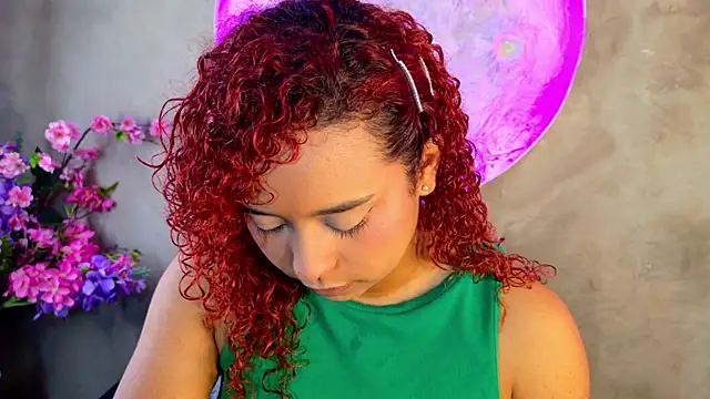 lara curly online show from 06/17/26, 10:06