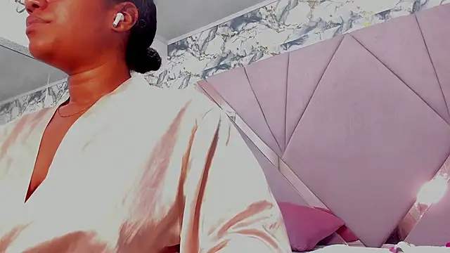 mia rouxx1 online show from 06/09/26, 06:36