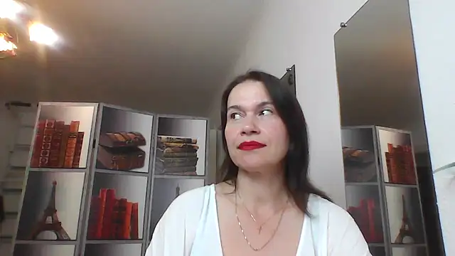 Snapshot of Selena_Moo chatting on 06/16/26, 10:07 Selena Moo online show from 06/16/26, 10:07