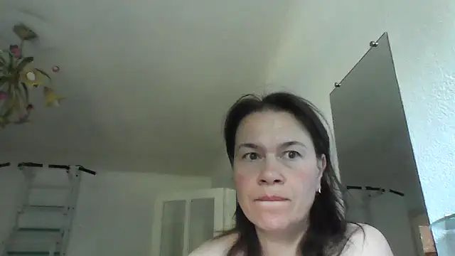 Snapshot of Selena_Moo chatting on 07/17/26, 05:14 Selena Moo online show from 07/17/26, 05:14