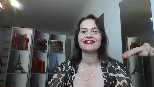 Snapshot of Selena_Moo chatting on 07/28/26, 11:17 Selena Moo online show from 07/28/26, 11:17