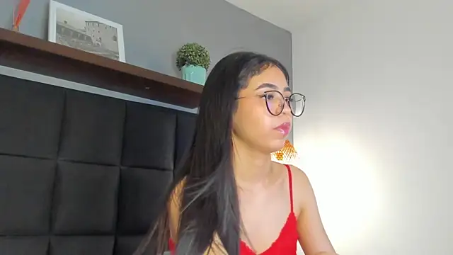 Snapshot of sofi_alix chatting on 04/05/26, 08:06 sofi alix online show from 04/05/26, 08:06