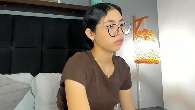 Snapshot of sofi_alix chatting on 05/21/26, 06:59 sofi alix online show from 05/21/26, 06:59