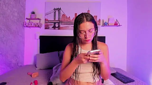SofiaLujan  online show from 04/29/26, 11:55