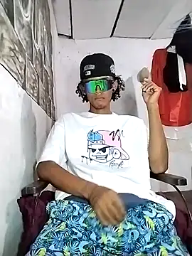 Snapshot of spittermasterpig1 chatting on 03/20/26, 04:12 spittermasterpig1 online show from 03/20/26, 04:12