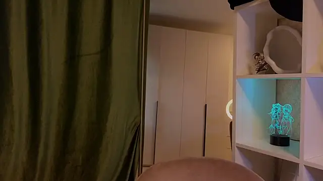 dark honey  online show from 05/11/26, 04:04