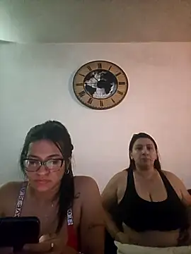 Snapshot of Gia-and-Lara chatting on 04/18/26, 05:39 Gia-and-Lara online show from 04/18/26, 05:39