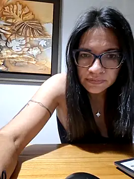 Gia-and-Lara online show from 05/20/26, 11:33