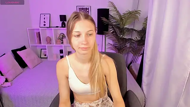 LauraPurr online show from 06/09/26, 06:58