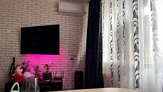 Snapshot of ElmiraDabato chatting on 04/07/26, 07:09 ElmiraDabato online show from 04/07/26, 07:09