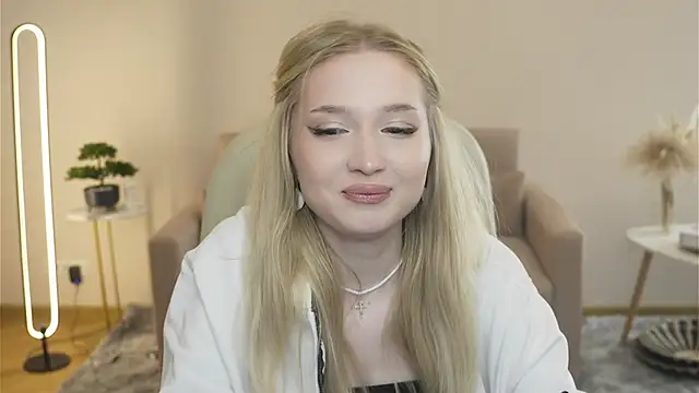 Snapshot of SeemaHornoff chatting on 03/30/26, 03:02 SeemaHornoff online show from 03/30/26, 03:02