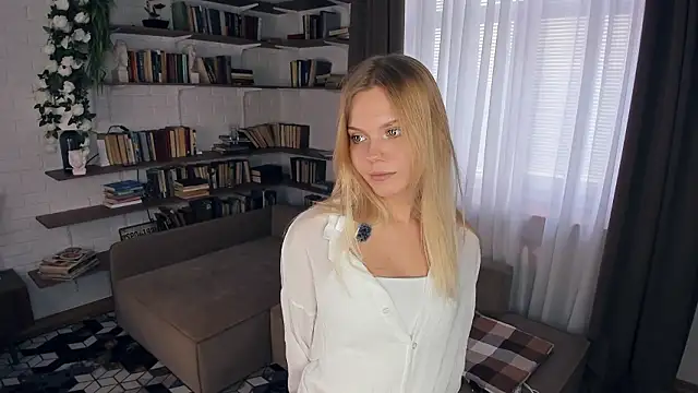 InesPiek online show from 03/25/26, 08:53