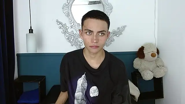 Snapshot of romeo_laurient chatting on 06/20/26, 08:44 romeo laurient online show from 06/20/26, 08:44