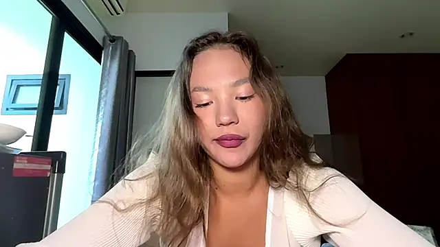 Snapshot of kamila_18_french chatting on 04/19/26, 05:07 kamila 18 french online show from 04/19/26, 05:07