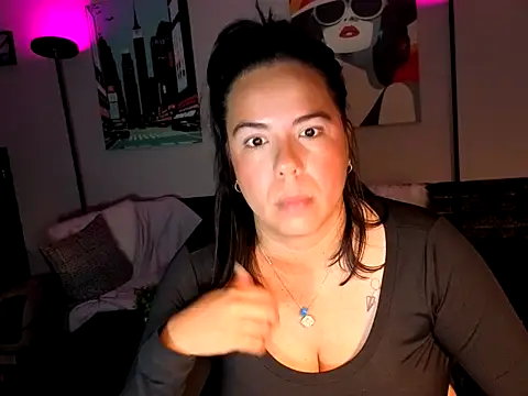 Snapshot of HannaJonns chatting on 05/01/26, 12:43 HannaJonns online show from 05/01/26, 12:43