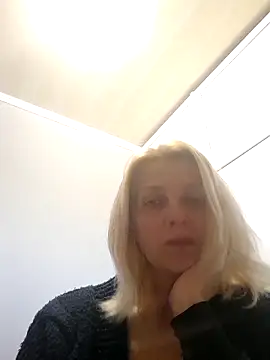 MiaLove183 online show from 05/03/26, 07:47