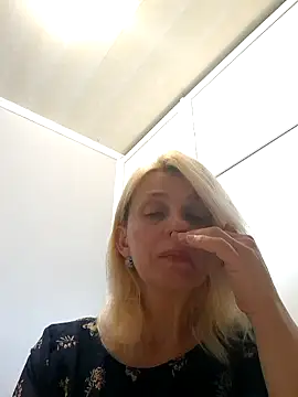 MiaLove183 online show from 05/23/26, 10:52