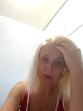 Snapshot of MiaLove183 chatting on 07/16/26, 01:39 MiaLove183 online show from 07/16/26, 01:39