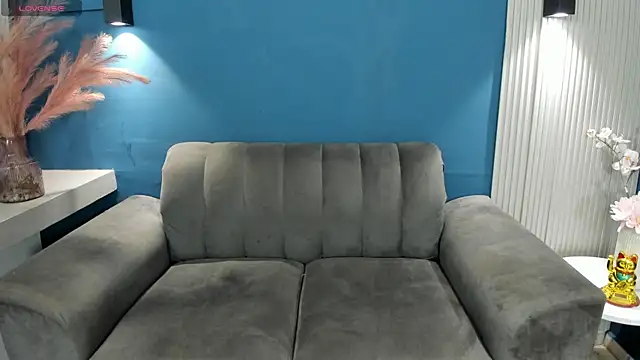 Snapshot of violetandrade chatting on 04/18/26, 07:12 violetandrade online show from 04/18/26, 07:12