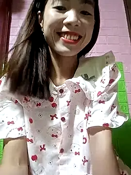 AmyLinee01 online show from 04/27/26, 05:16