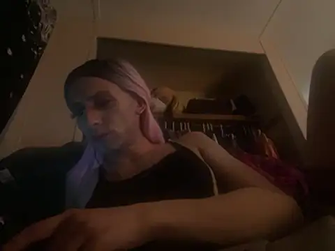 Snapshot of AlexAndriaStrips chatting on 03/21/26, 09:07 AlexAndriaStrips online show from 03/21/26, 09:07