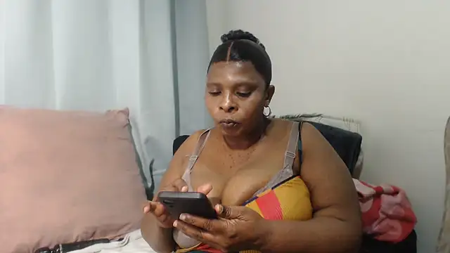 Snapshot of Lucia-boobs chatting on 08/06/26, 05:37 Lucia-boobs online show from 08/06/26, 05:37