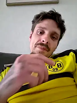 Snapshot of legars844 chatting on 04/03/26, 12:47 legars844 online show from 04/03/26, 12:47