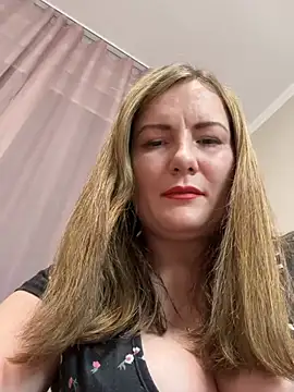 Snapshot of Susan_Wright chatting on 06/18/26, 12:00 Susan Wright online show from 06/18/26, 12:00