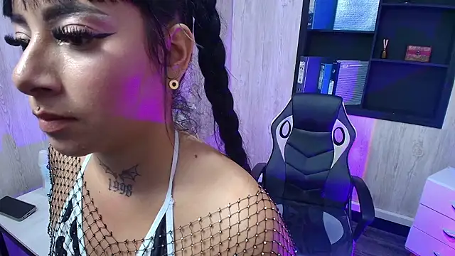 Snapshot of brithny_bratz_ chatting on 03/24/26, 07:57 brithny bratz online show from 03/24/26, 07:57